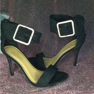 Black Women’sSandals with Gold Buckle